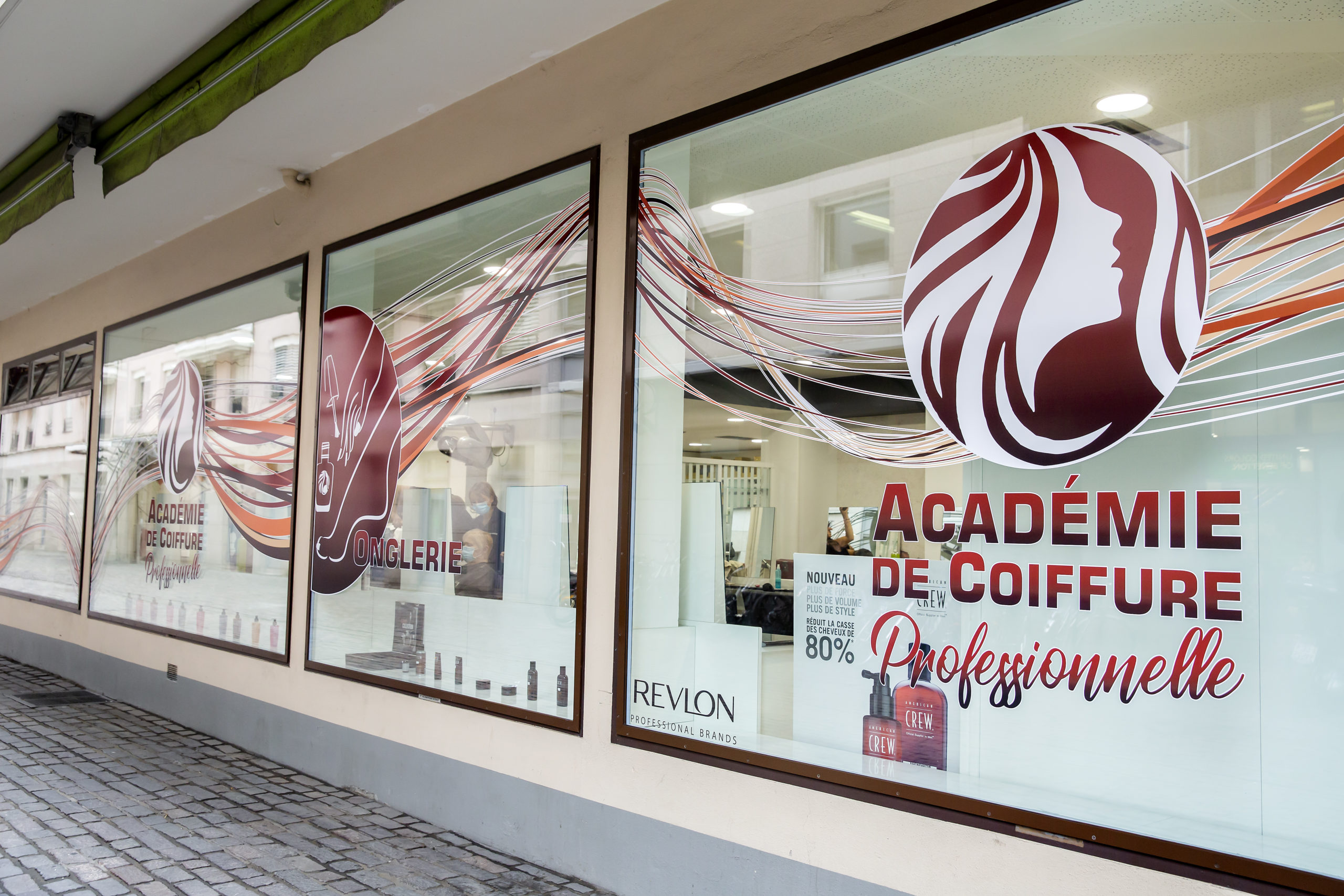Notre académie de coiffure à Genève vous aide à devenir coiffeur(euse)